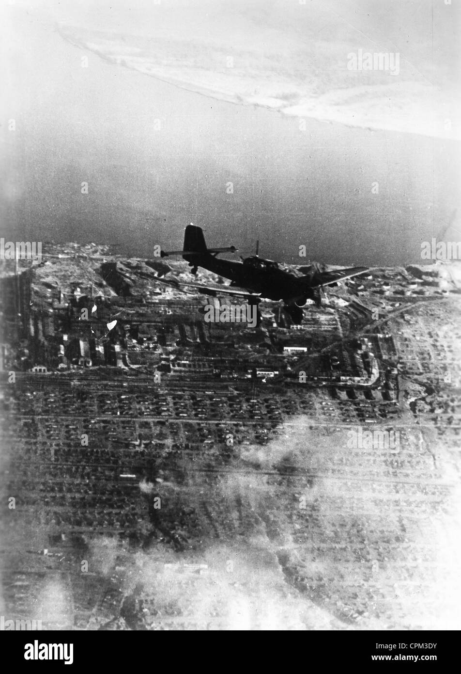 Avion de chasse allemand lors d'une attaque sur Stalingrad, 1942 Banque D'Images