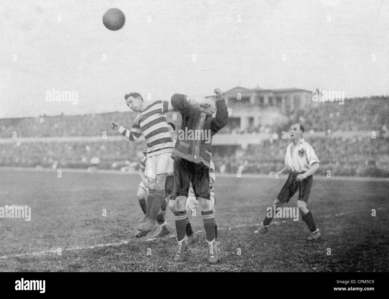 Le premier match de football de l'Allemagne contre l'Angleterre dans le stade de Berlin, 1908 Banque D'Images