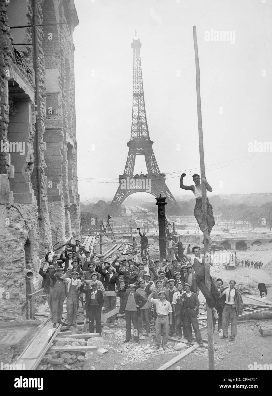 Les travailleurs en grève à Paris, 1936 Banque D'Images