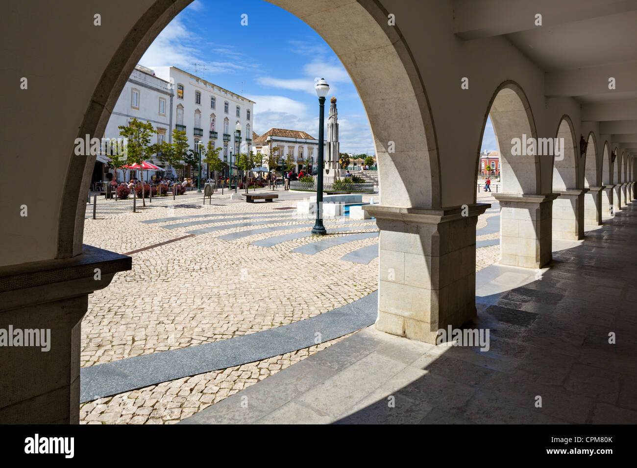 Praca da Republica dans le centre de la vieille ville, Tavira, Algarve, Portugal Banque D'Images