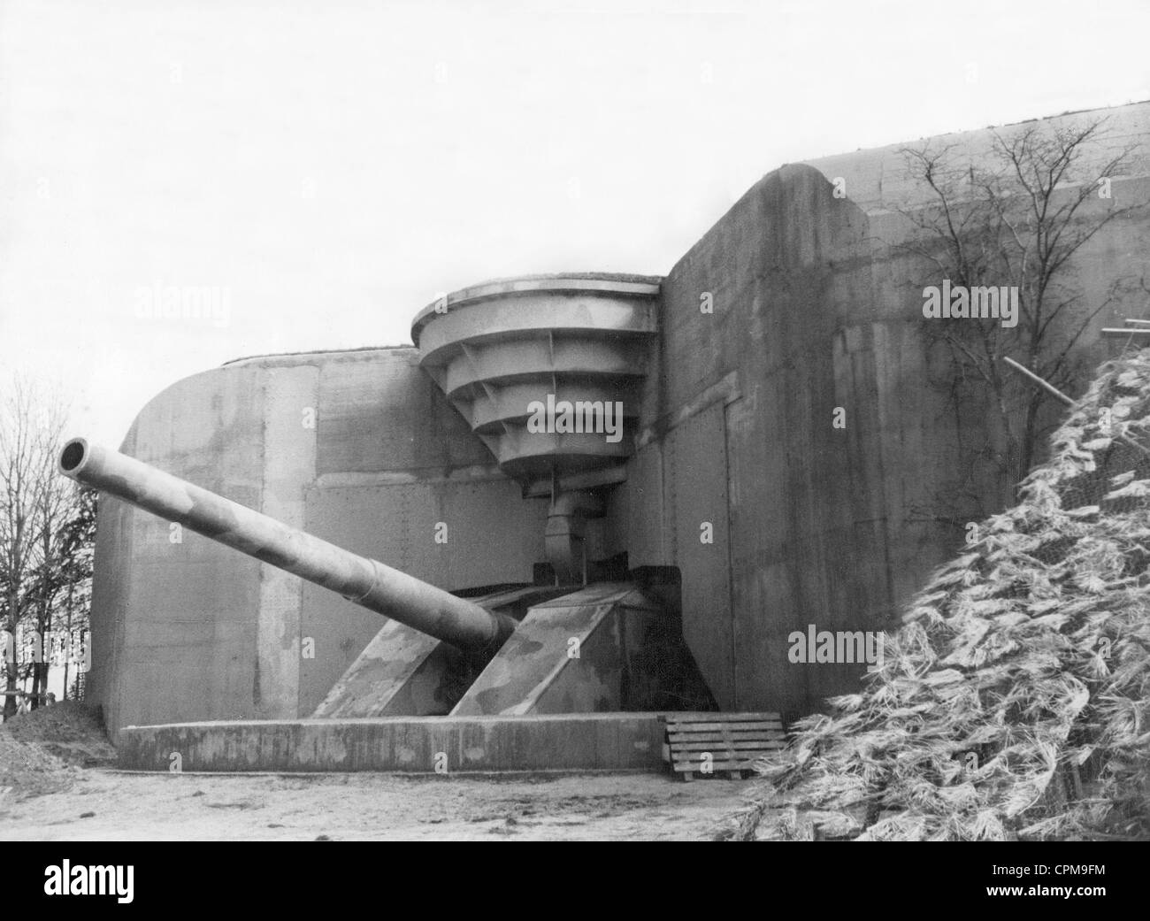 Canon allemand casemate au mur de l'Atlantique, 1943 Banque D'Images