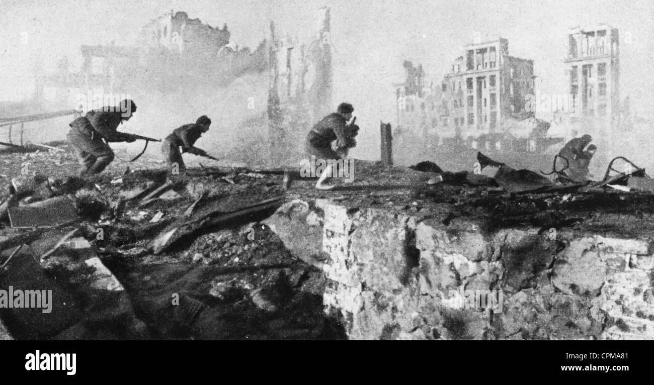 Dates De La Bataille De Stalingrad Au cours de l'attaque des soldats russes à Stalingrad, 1942 Banque D