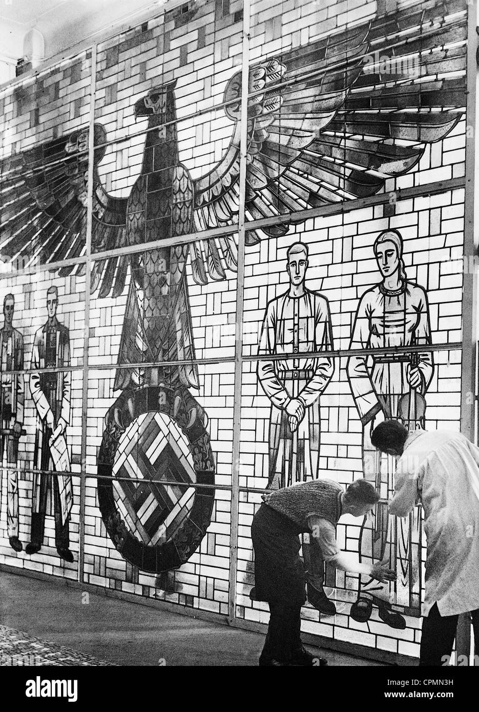 Fenêtre en verre au Pavillon de l'Allemagne pour Paris, 1937 Banque D'Images