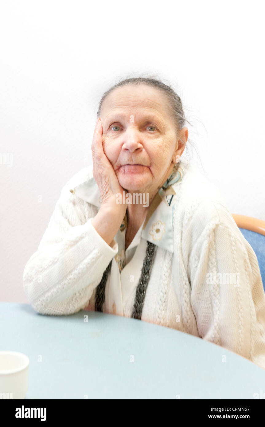 Femme De 60 A 80 Ans Célibataire Banque De Photographies Et Dimages à