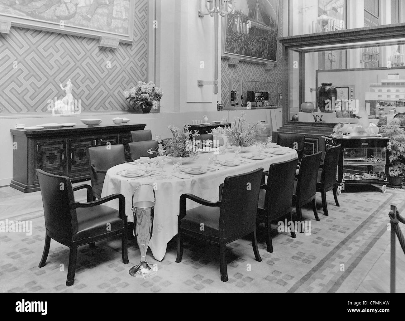 La table de l'entreprise Meister et Strunkmann au pavillon de l'Allemagne, 1937 Banque D'Images