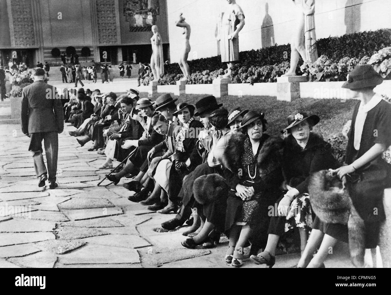 Les visiteurs de l'Exposition Universelle de Bruxelles, 1935 Banque D'Images