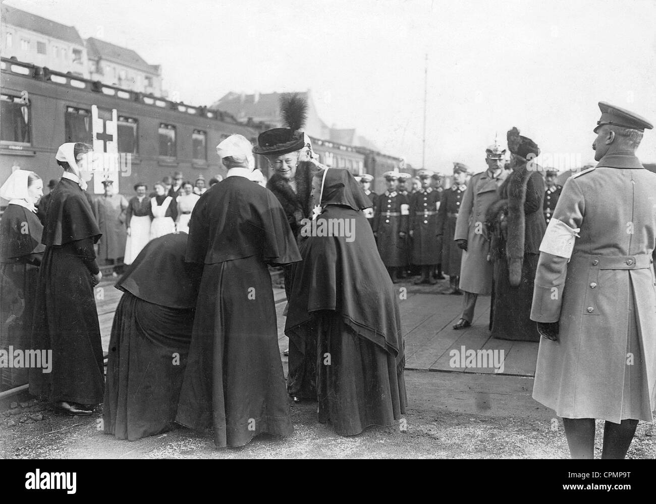 L'impératrice Auguste Viktoria visite un train hôpital du Johanniter, 1914 Banque D'Images