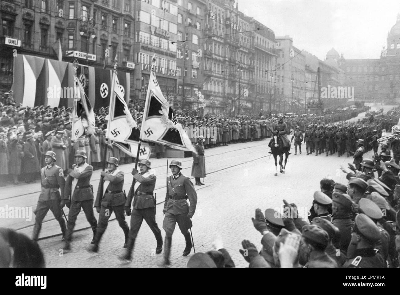 15 mars 1939 La Wehrmarcht entre à Prague . Defile-des-troupes-allemandes-a-prague-1939-cpmr1a