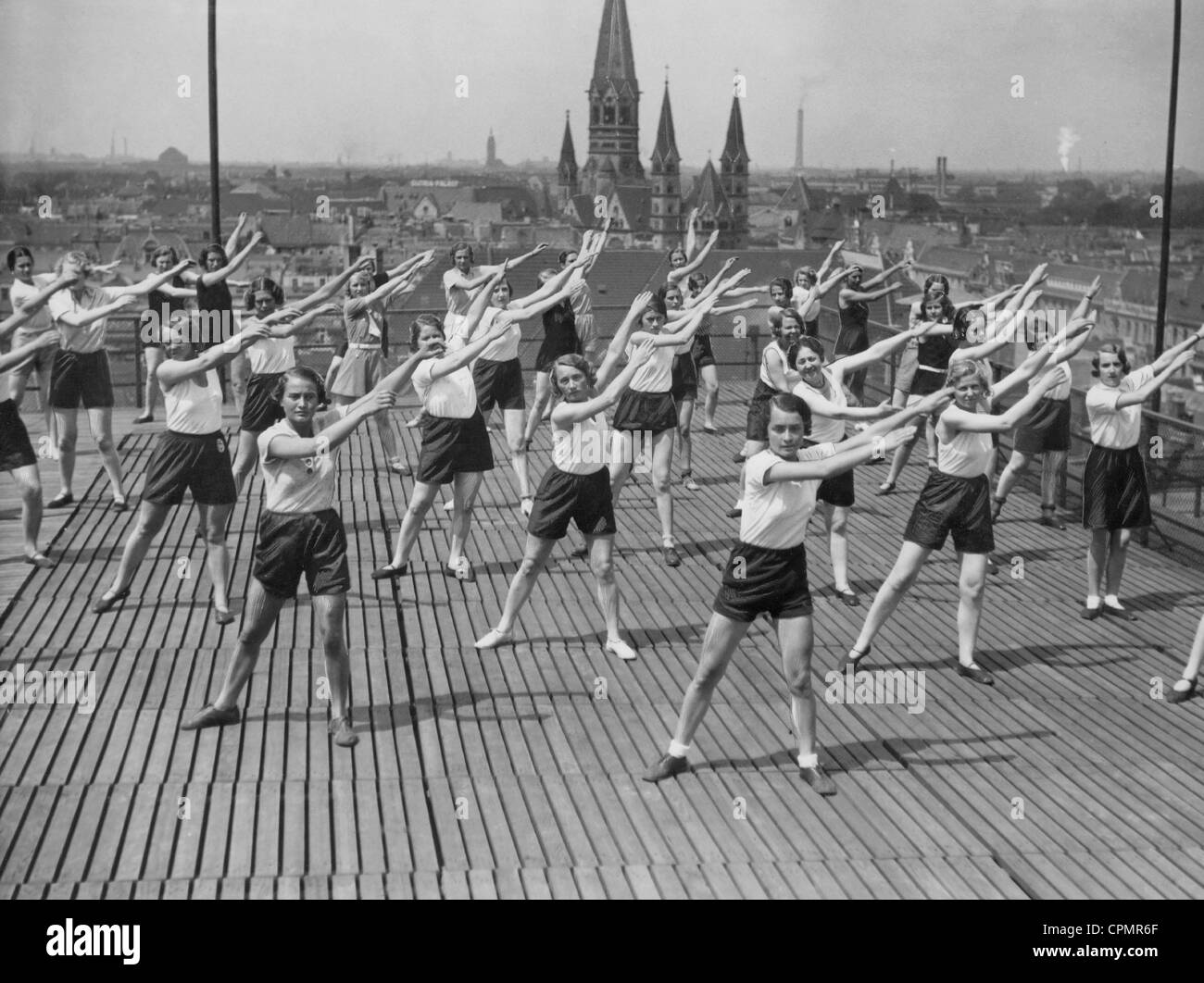 Exercices de gymnastique vendeuse & commerçante de Berlin, 1934 Banque D'Images