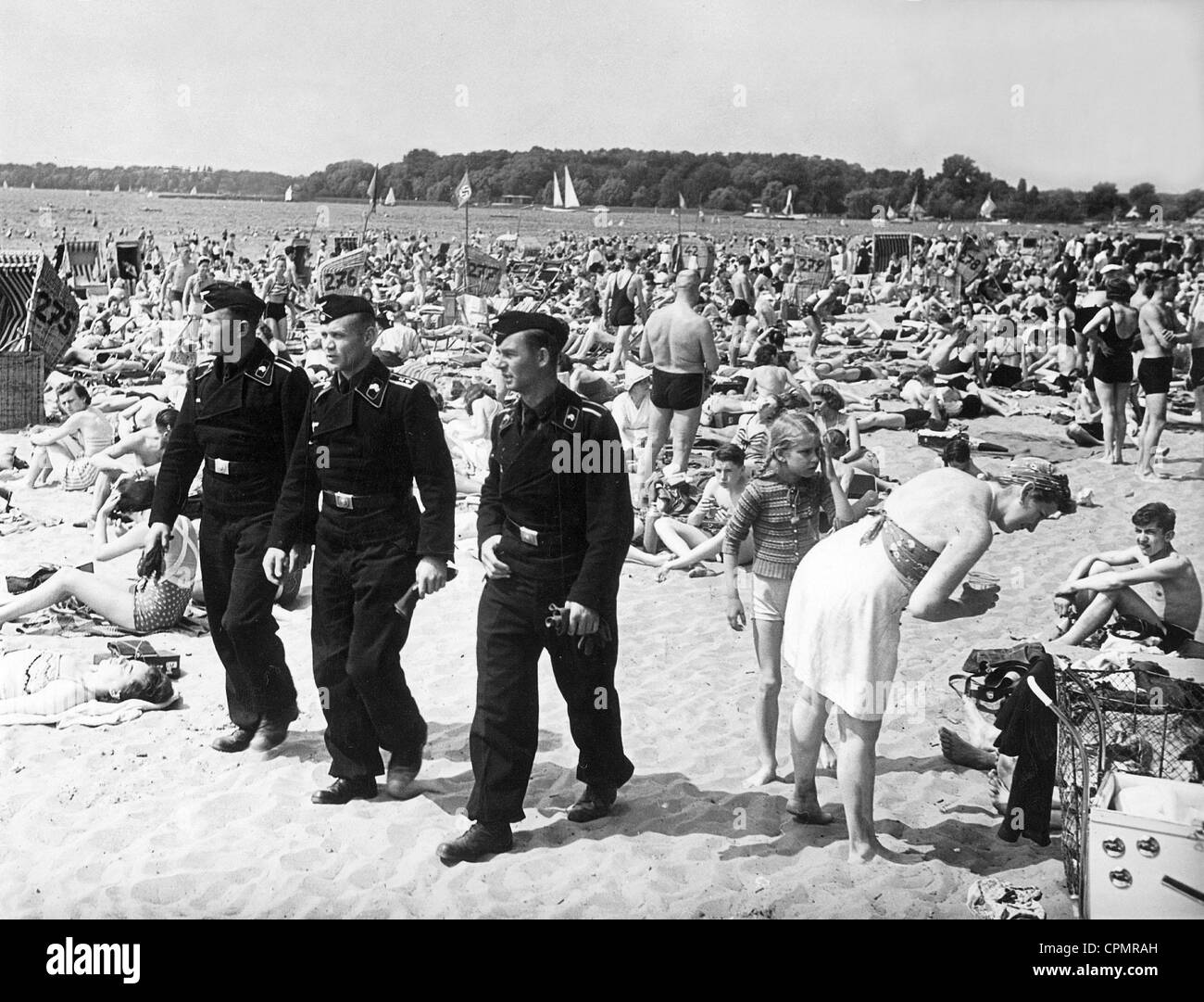 Les soldats allemands sur la plage de Wannsee, 1940 Banque D'Images