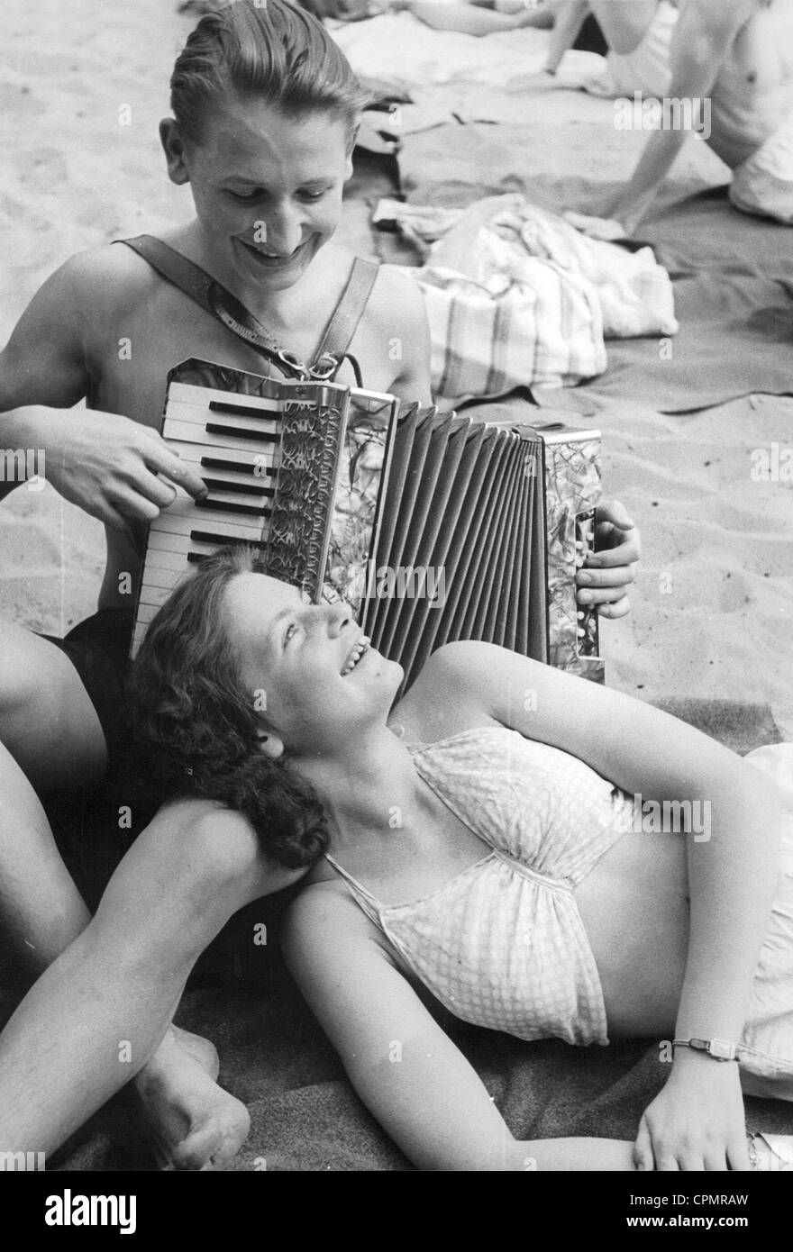 Temps libre dans une plage à Berlin, 1942 Banque D'Images
