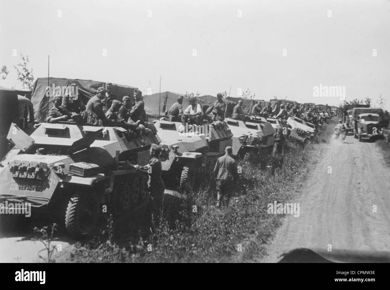Convoi allemand de voitures blindées dans le sud de la Russie, 1942 Banque D'Images