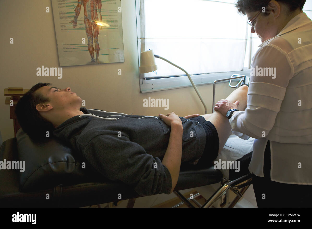 Jambe, INTESTINAUX DANS UN ADOLESCENTS Banque D'Images