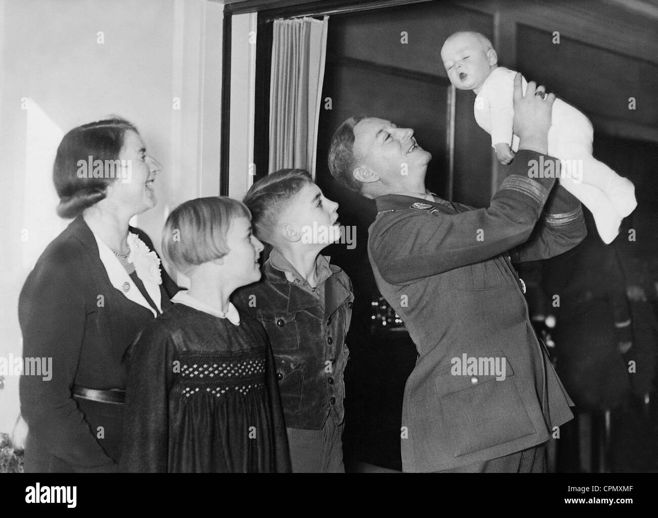 Viktor Lutze avec sa famille, 1936 Banque D'Images