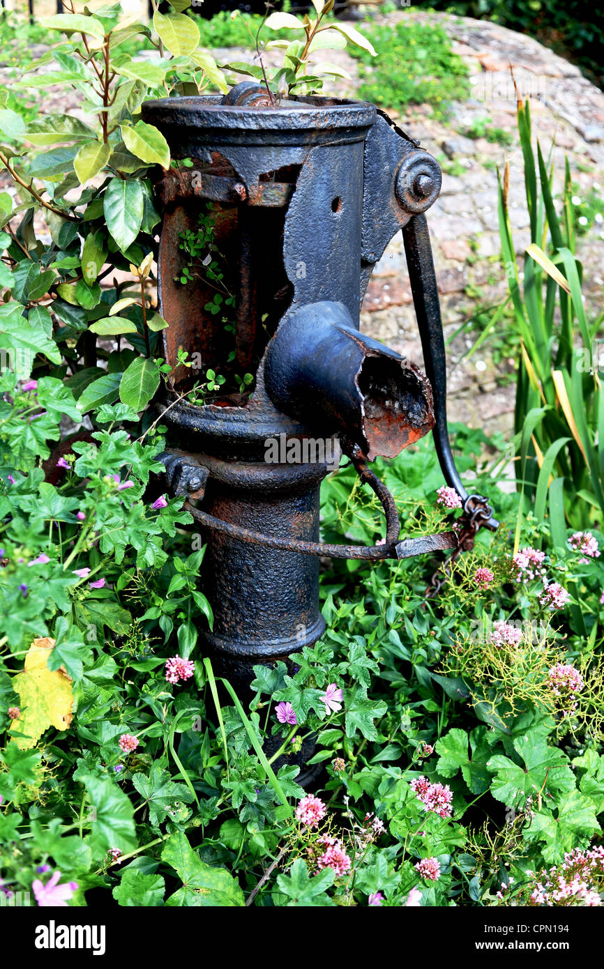 4018. Ancienne pompe à eau, le seigle, Sussex, UK Banque D'Images