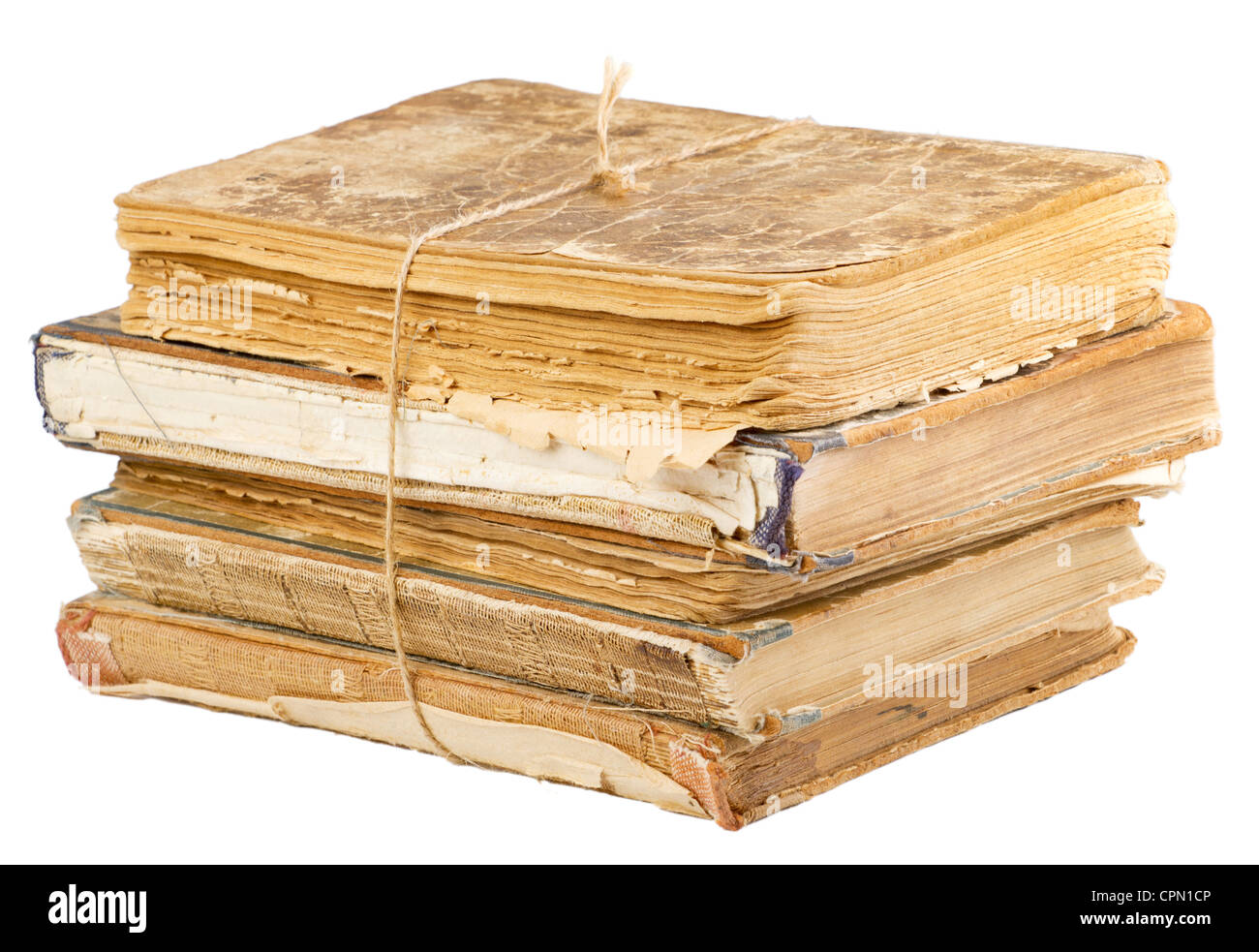 Livres anciens de différentes formes et couleurs. Isolé sur fond blanc. Banque D'Images