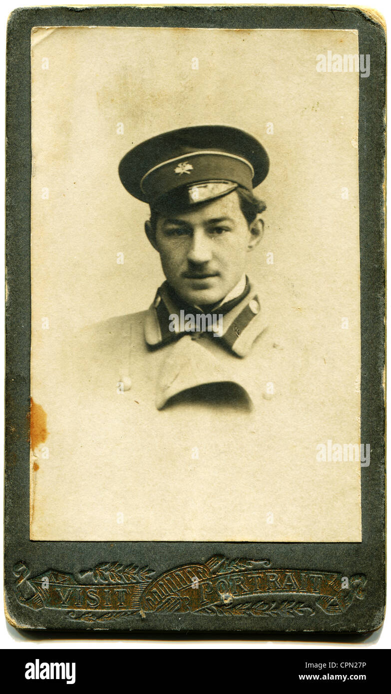 Russie - VERS 1911 : l'homme en uniforme, Station Pology, Southern Railway, province de Zaporizhzhya, Empire russe, aujourd'hui en Ukraine, 1911 Banque D'Images