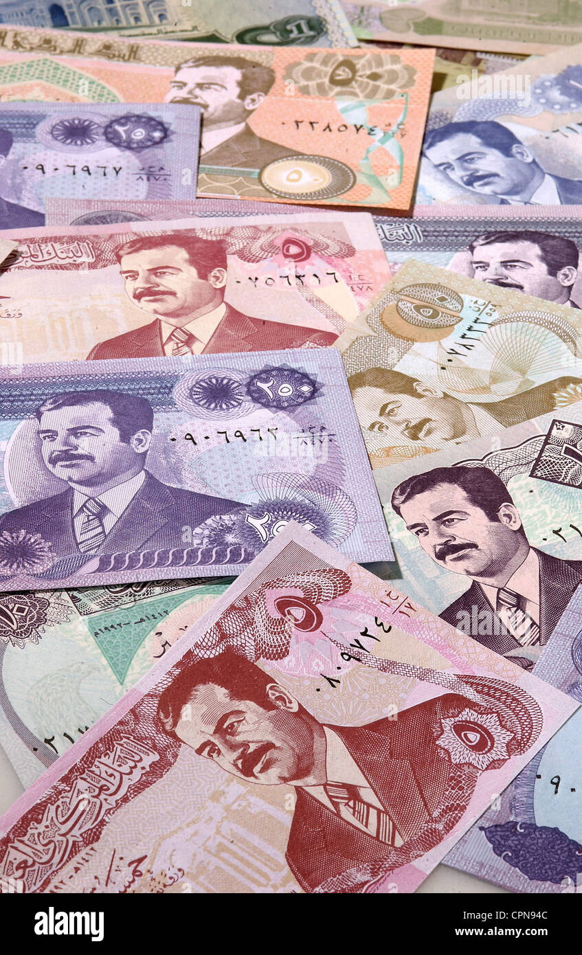 Monnaie, billets de banque, Irak, billets irakiens, dinar, Saddam Hussein, monnaie, devises, valuta, dinar, symbole, symboles, économie, Irak, pile d'argent, plusieurs, divers, autres choses diverses, autres choses diverses, culte de la personnalité, dictateur, dictateurs, billets de banque, billet de banque, facture, billets de banque, historique, historique, droits additionnels-Clearences-non disponible Banque D'Images