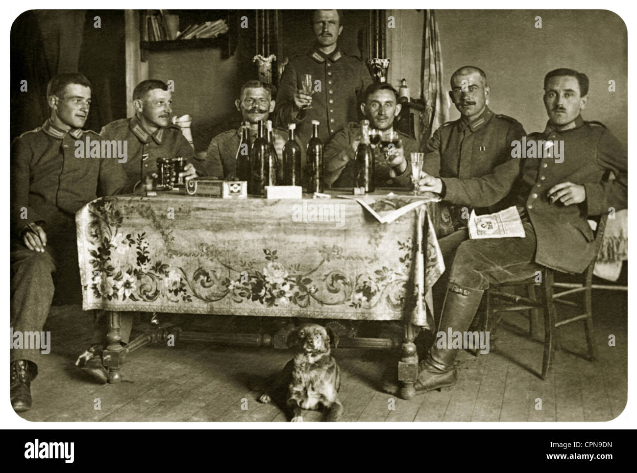 Première Guerre mondiale / première Guerre mondiale, Allemagne, officiers allemands dans la salle des porteurs, Allemagne, vers 1915, droits additionnels-Clearences-non disponible Banque D'Images