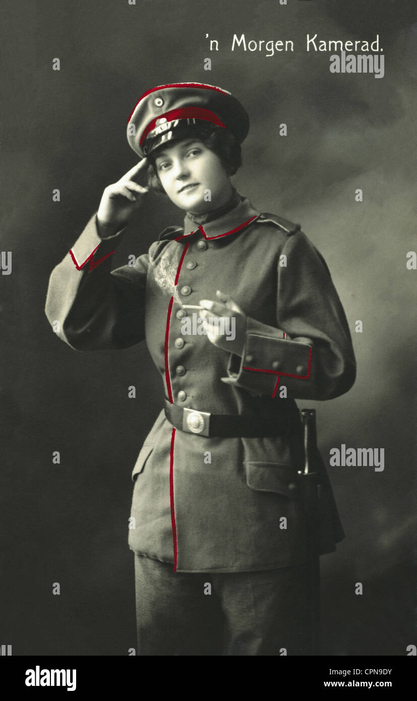 Première Guerre mondiale / première Guerre mondiale, soldats, salutation: ''n Morgen Kamerad', femme en uniforme de soldat, 1916, droits additionnels-Clearences-non disponible Banque D'Images