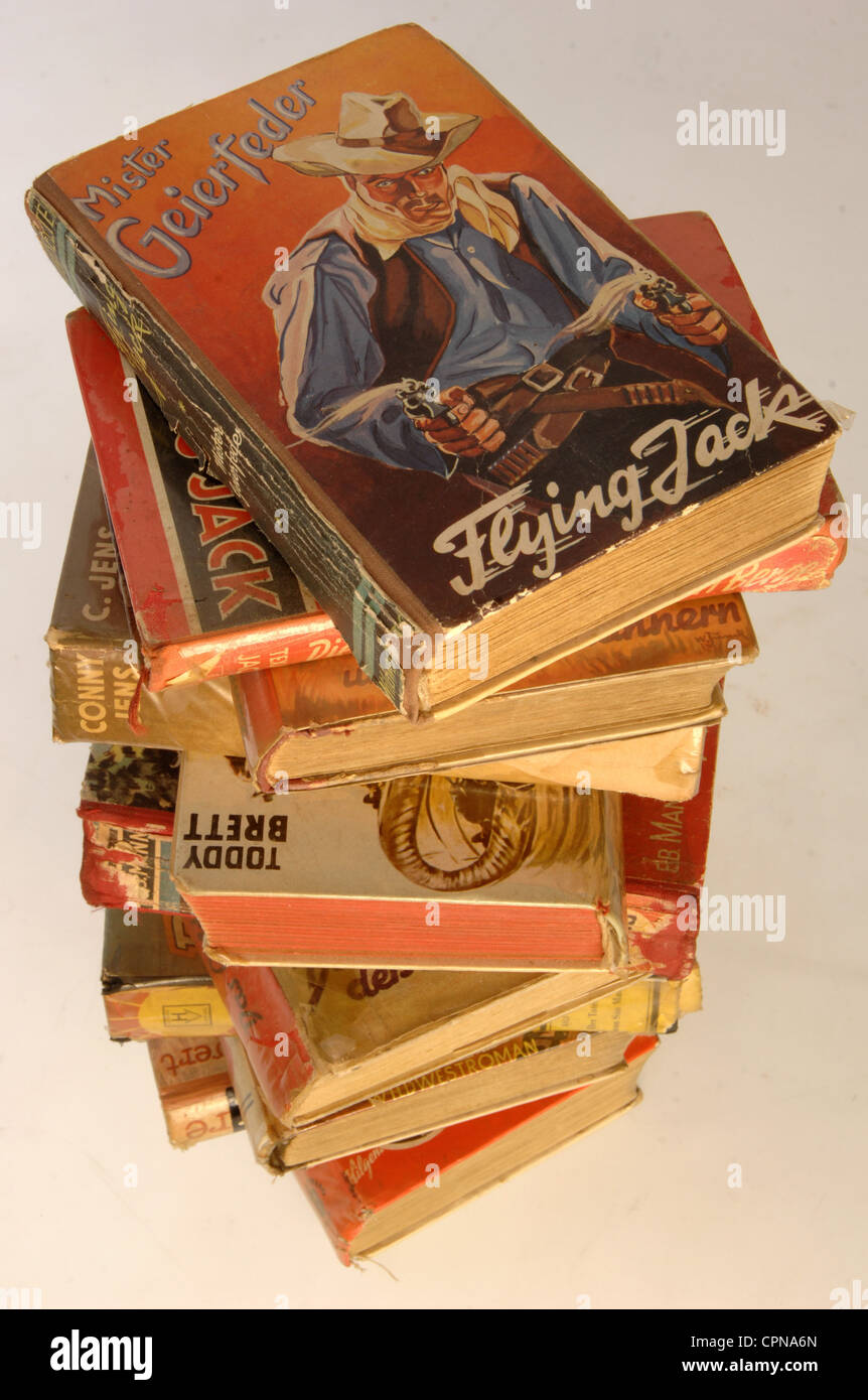 Littérature, livre, Mister Geierfeder: 'Flying Jack' de 1952, pile de livres, droits additionnels-Clearences-non disponible Banque D'Images