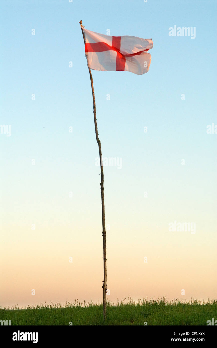 Drapeau anglais de St George Wiltshire UK HOMER SYKES Banque D'Images