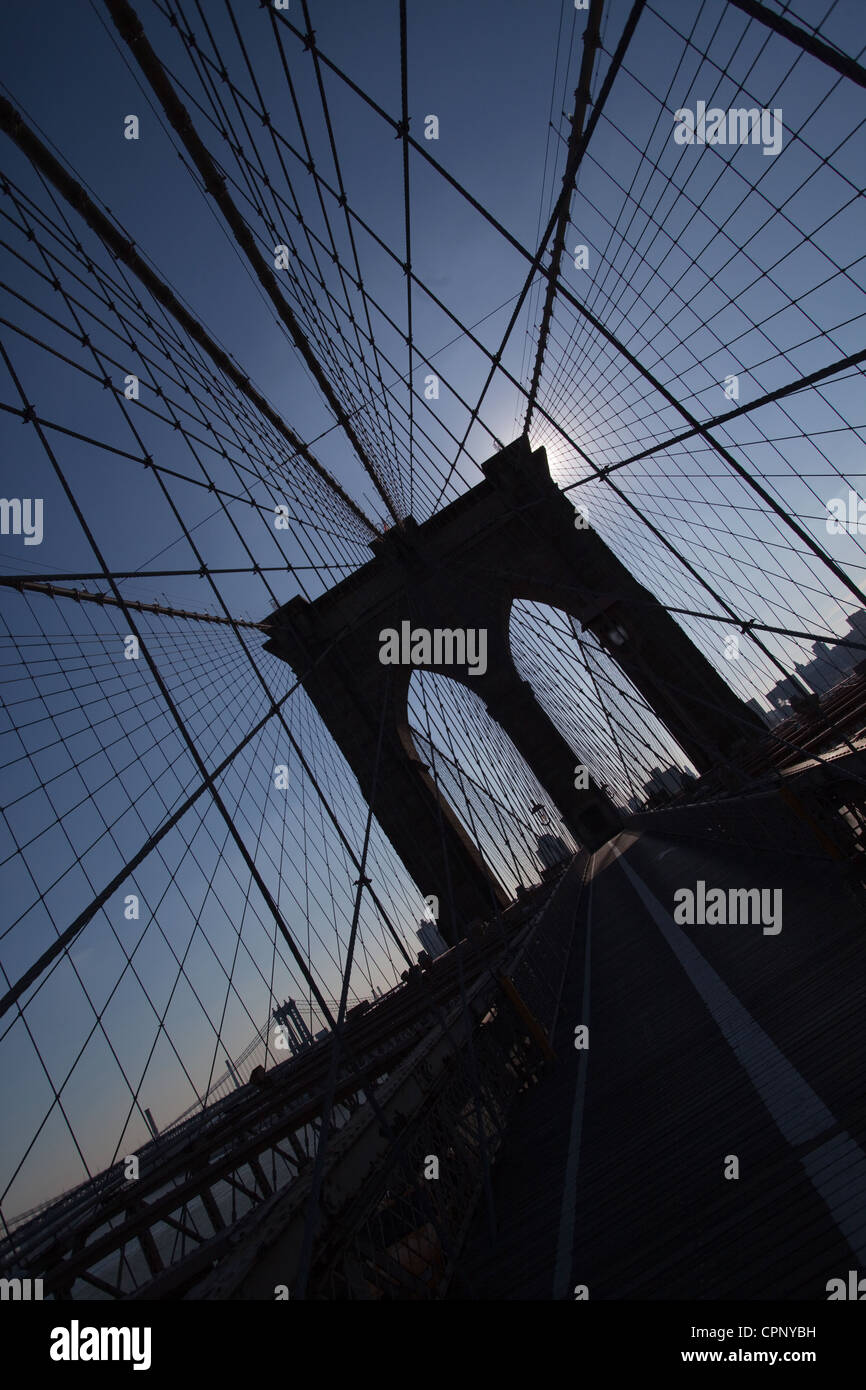 Le Brooklyn Bridge est un pont de New York City et est l'un des plus anciens ponts de suspension dans l'United States Banque D'Images