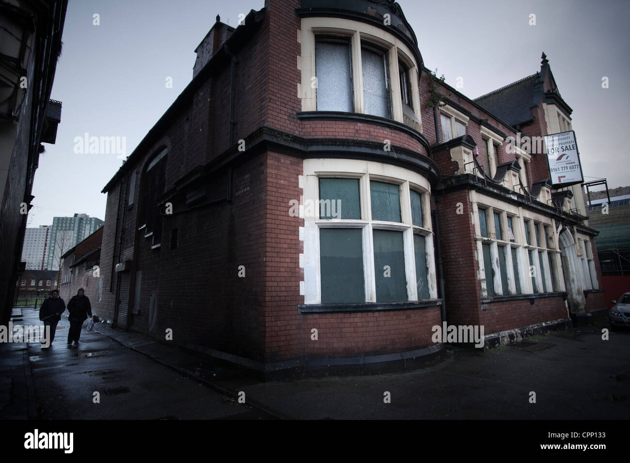 La route Langworthy ex pub hostel pour les hommes célibataires dans Slaford Greater Manchester Banque D'Images La route Langworthy ex pub hostel pour les hommes célibataires dans Slaford Greater Manchester Banque D'Images