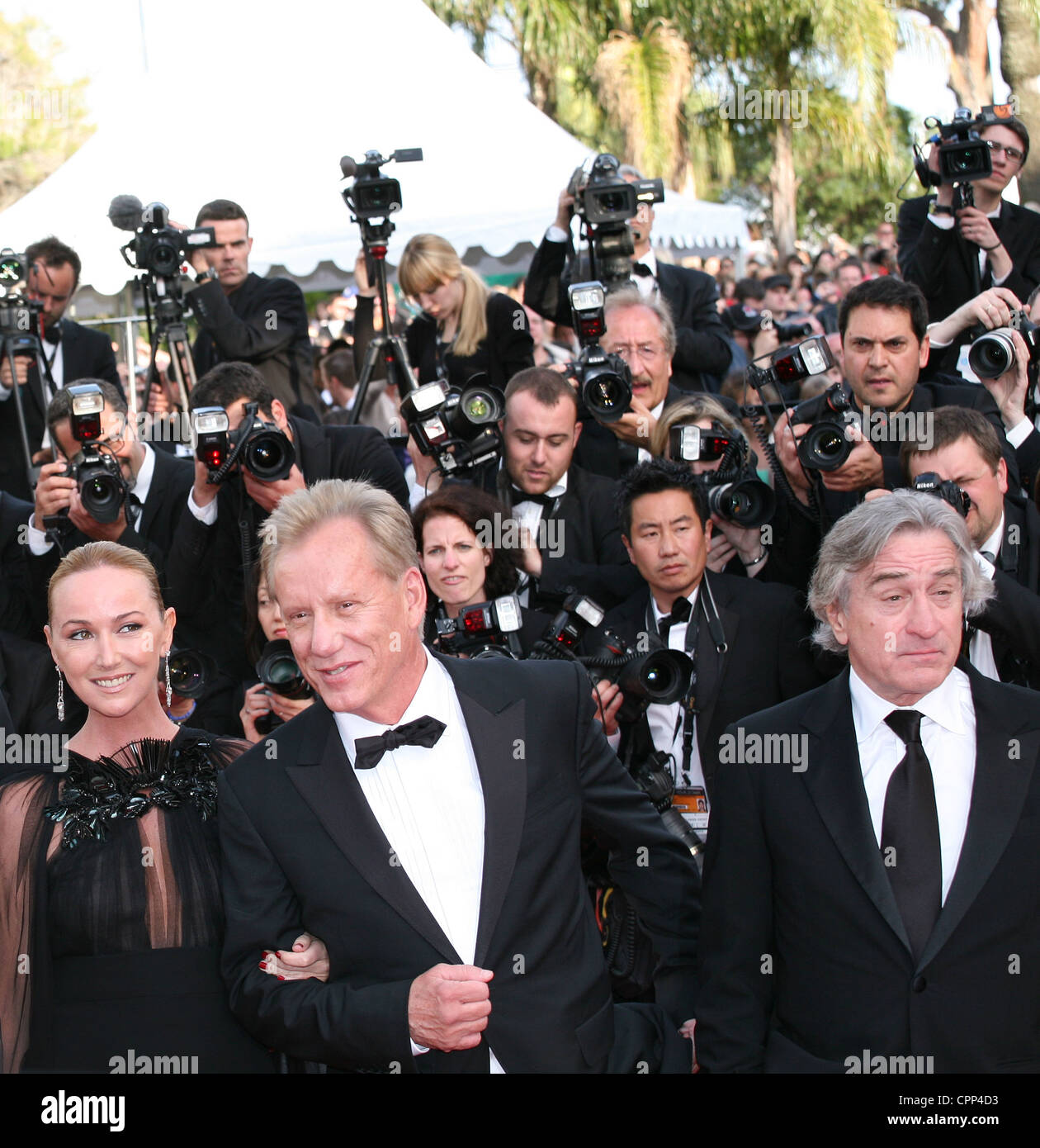 James Woods, Robert De Niro, à la projection de gala Madagascar 3 : Europe's Most Wanted à la 65e Festival de Cannes. Banque D'Images