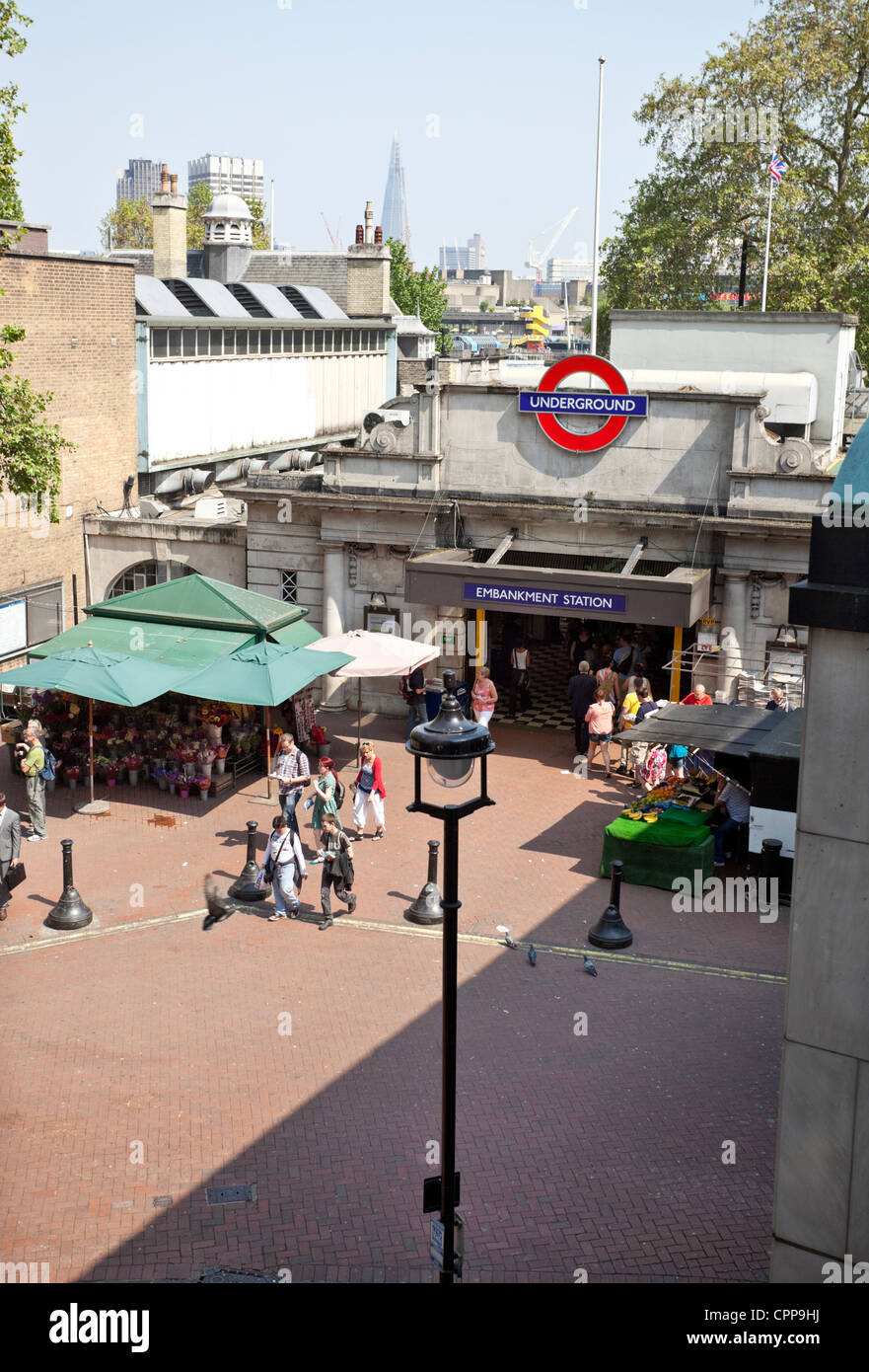 Entrée de la station de métro Embankment, London, England, UK Banque D'Images