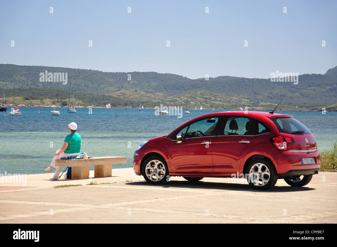 Voiture de location en promenade, Fornells, Minorque, Iles Baléares, Espagne Banque D'Images