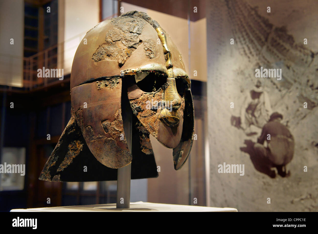 Casque de Sutton Hoo vers 625 apr. Au début de l'enterrement de navires anglo-saxon près de Woodbridge dans le Suffolk. Sur l'affichage dans le British Museum, Londres Banque D'Images