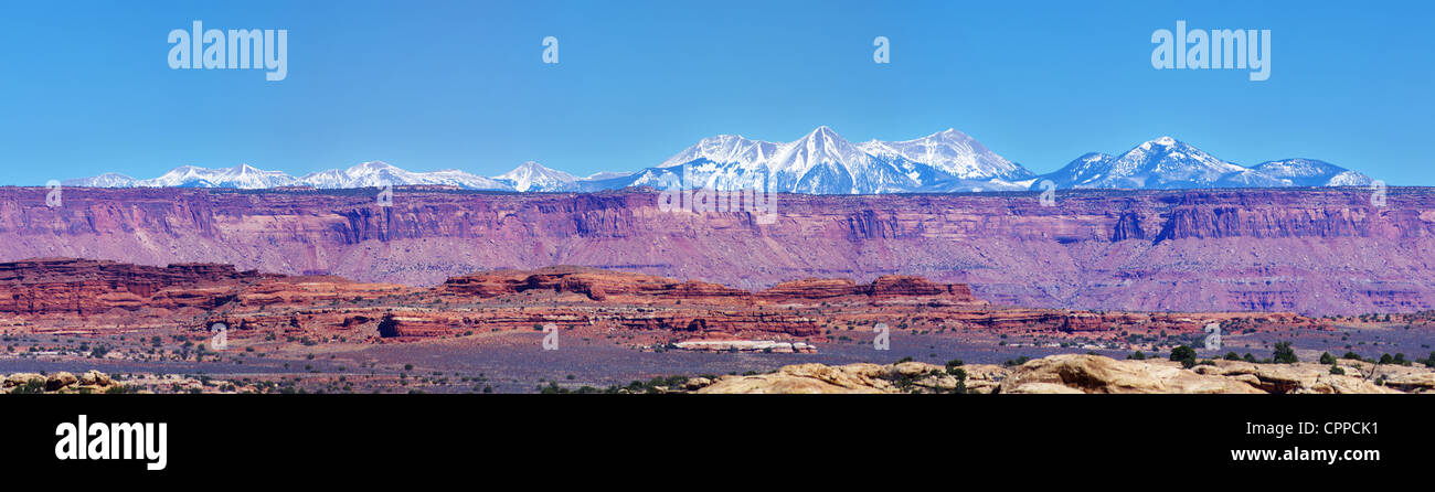 Falaises de grès et des Montagnes La Sal dans un panorama Canyonlands National Park Banque D'Images