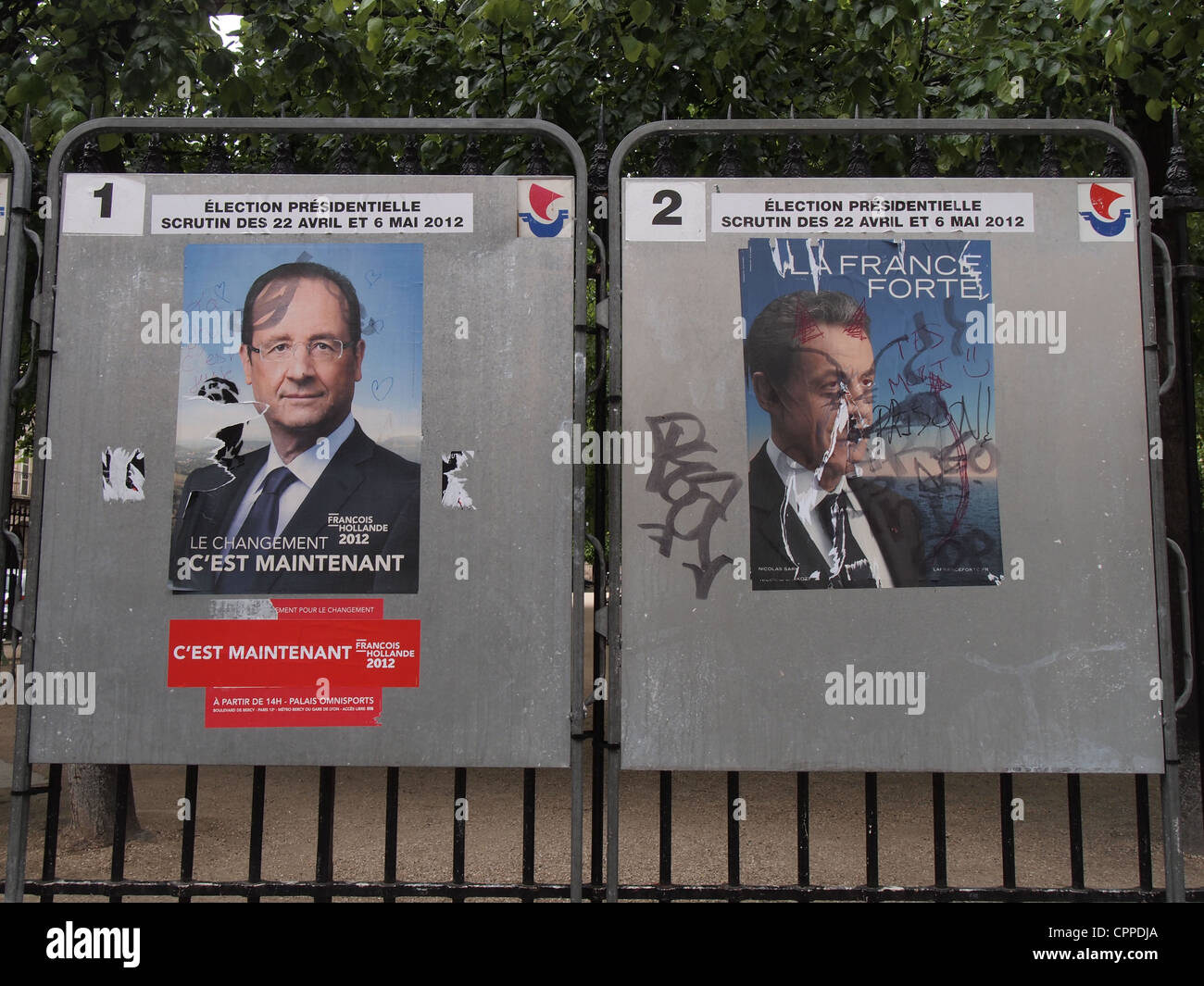 2012 affiches de campagne pour François Hollande et Nicolas Sarkozy, Paris, France, 9 mai 2012, © Katharine Andriotis Banque D'Images