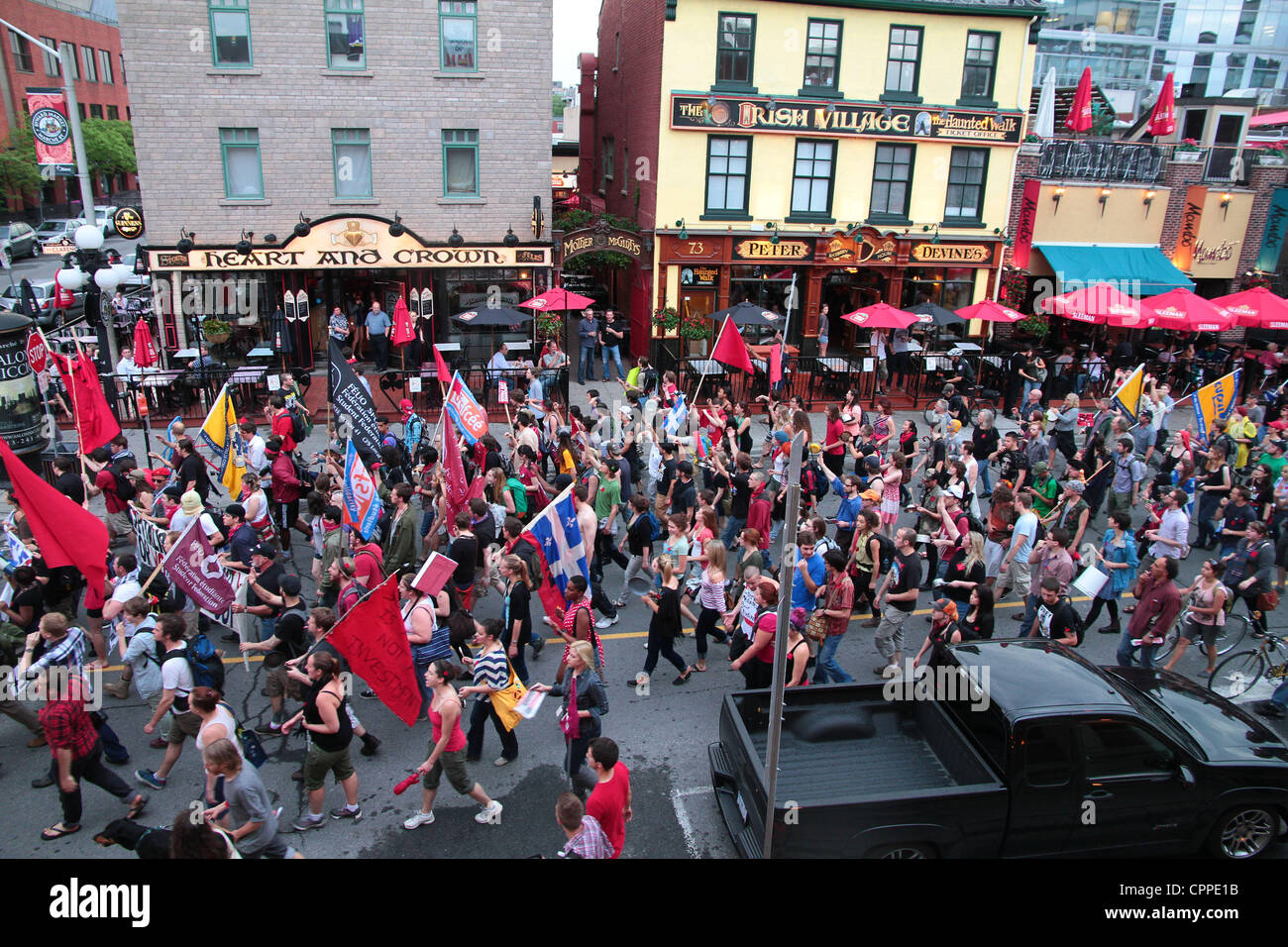 29 mai 2012 - Ottawa, Ontario, Canada - Les étudiants ont défilé dans le marché By, Ottawa pendant un rassemblement pour soutenir les manifestations étudiantes du Québec le mardi 29 mai 2012. Ottawa, les étudiants ont défilé en solidarité avec les étudiants du Québec et de s'opposer à la loi spéciale 78. (Crédit Image : © Kamal Sellehud Banque D'Images