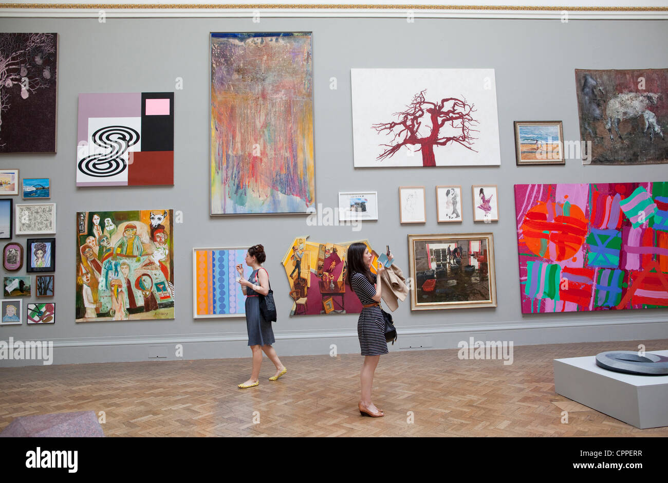 28/05/2012. Royal Academy of Arts Exposition d'été, Londres, Royaume-Uni. Image montre diverses œuvres d'art d'être vu dans la salle de cours, à la Royal Academy of Arts Exposition de l'été 2012, le centre de Londres, Royaume-Uni. Banque D'Images