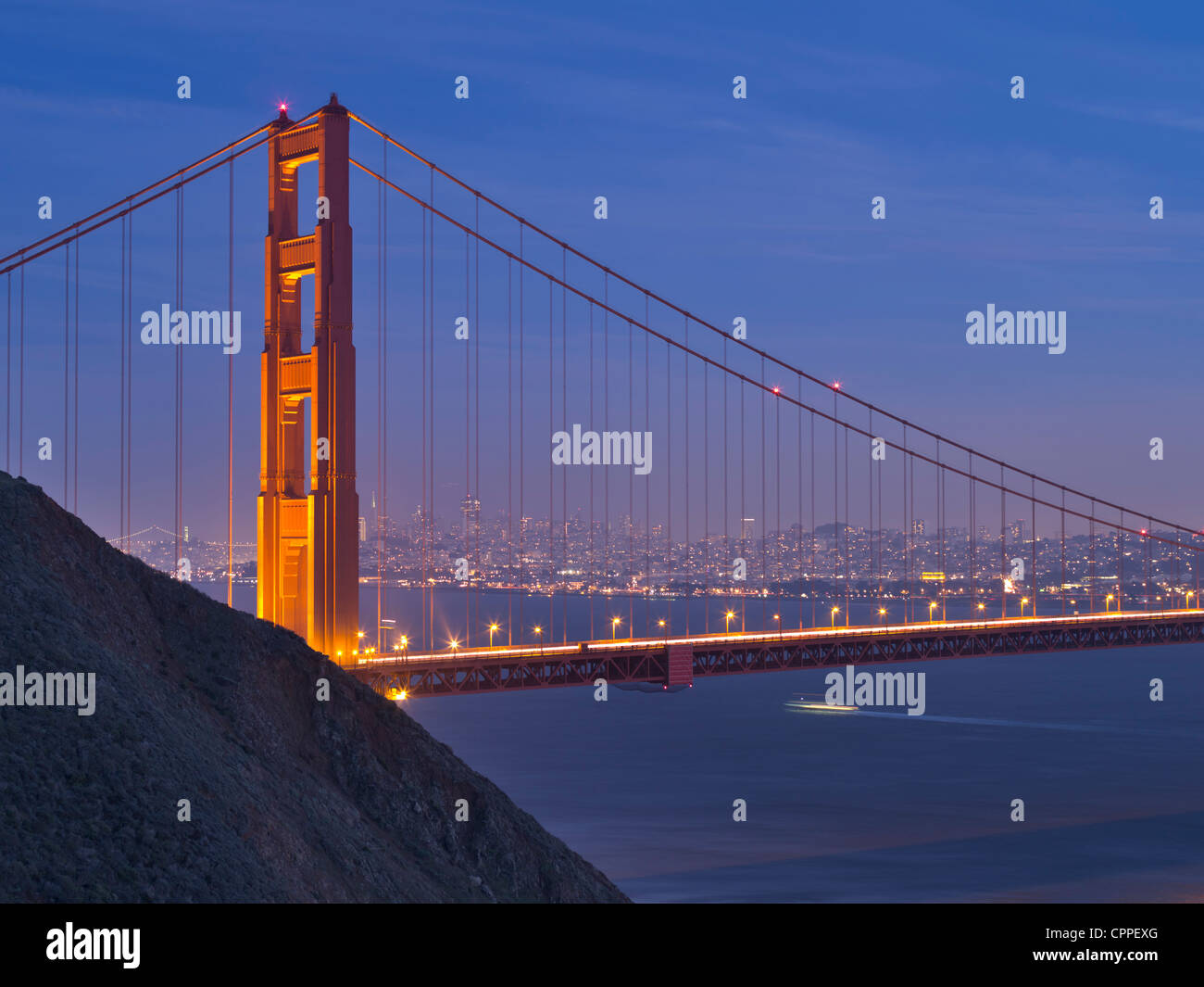 Golden Gate Bridge at Dusk. Banque D'Images