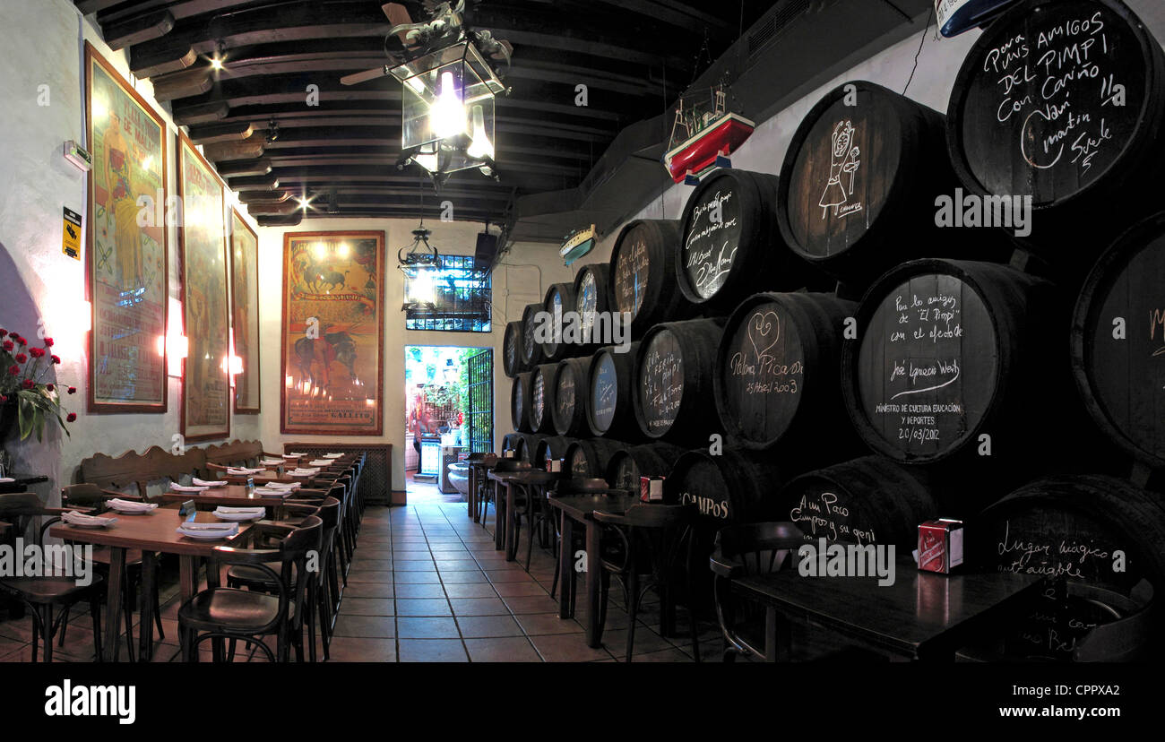 Espagne Andalousie Costa del Sol Malaga Bodegas El Pimpi cave à vin Banque D'Images