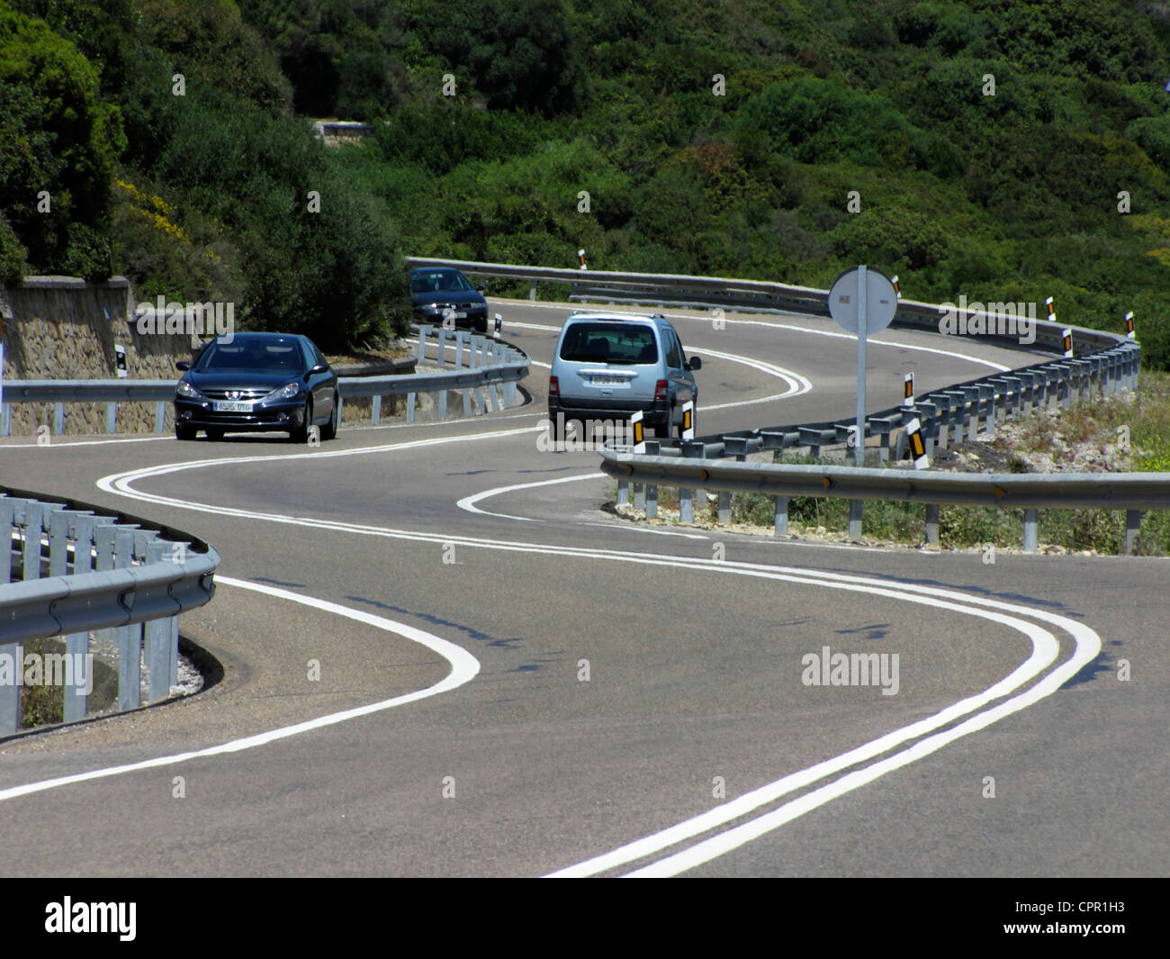 Espagne Andalousie Tarifa route sinueuse le long de la courbe de Tarifa Banque D'Images