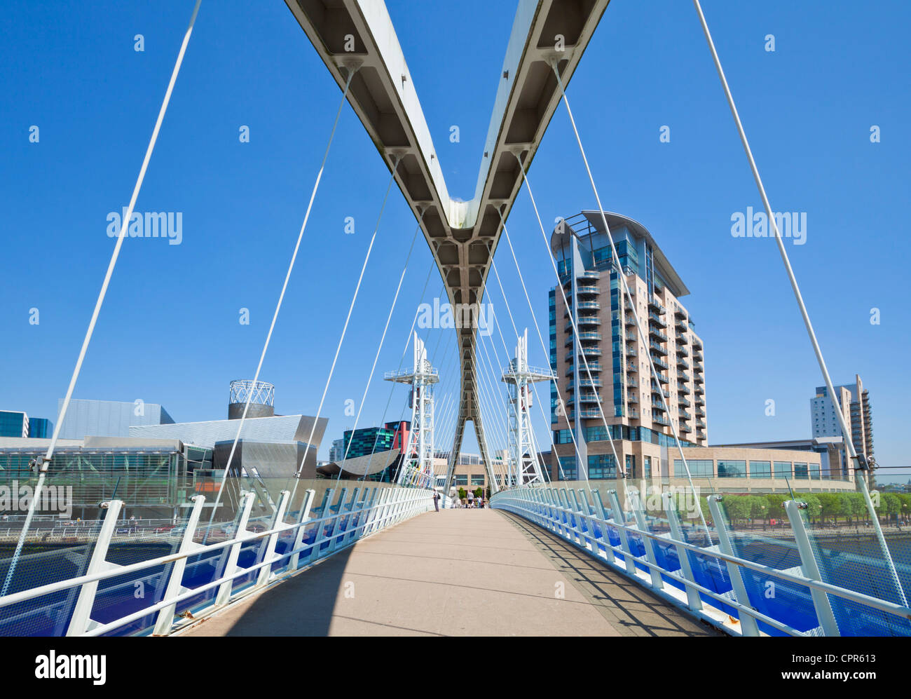 Millennium Bridge, appartements, Lowry Centre Salford Quays Manchester England UK GB EU Europe Banque D'Images