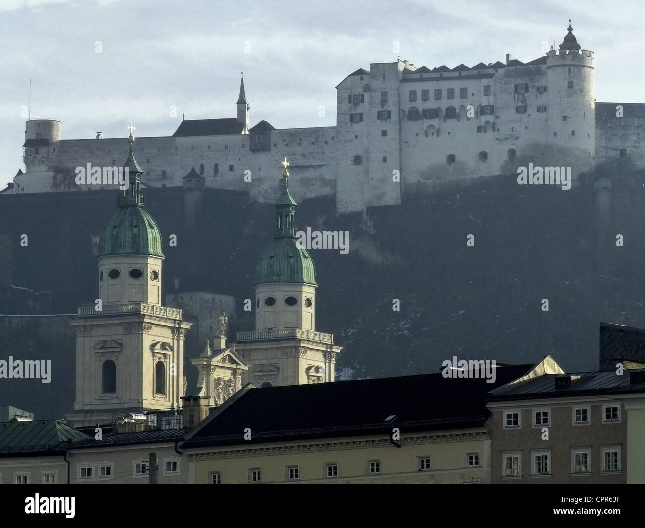 Cathédrale de Salzbourg et le château de Hohensalzburg, Salzbourg, Autriche Banque D'Images