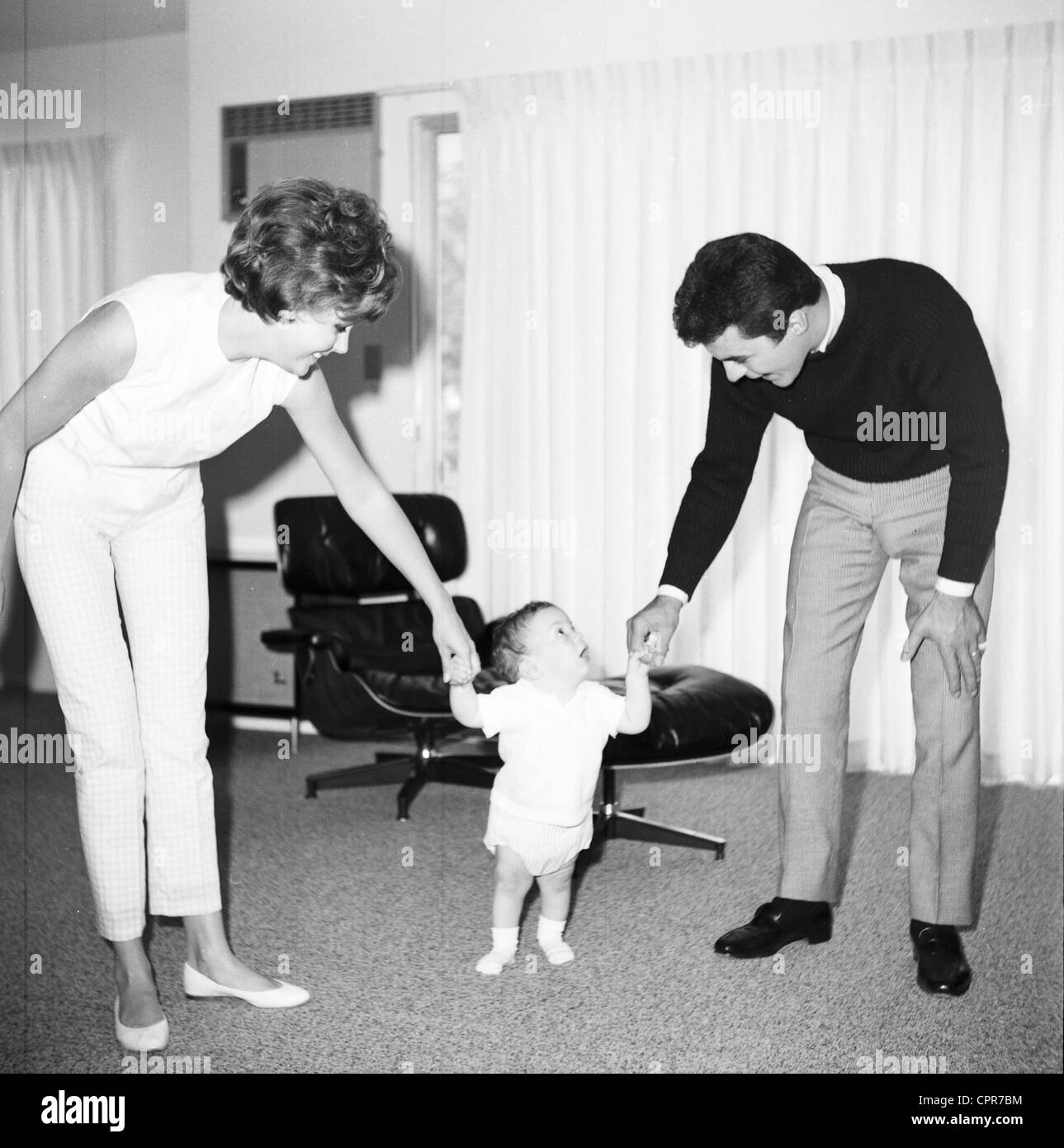 JAMES DARREN avec femme Evy Norlund et fils Christian Darren.Fourni par Photos inc.(Image Crédit : Â© fourni par Globe Photos Inc/Globe Photos/ZUMAPRESS.com) Banque D'Images