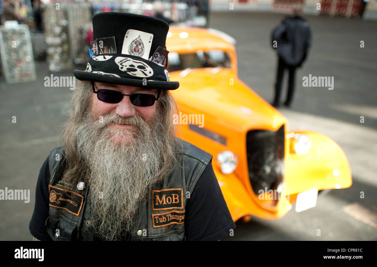 Vélo classique et car show avec des ventilateurs dans Londres Banque D'Images