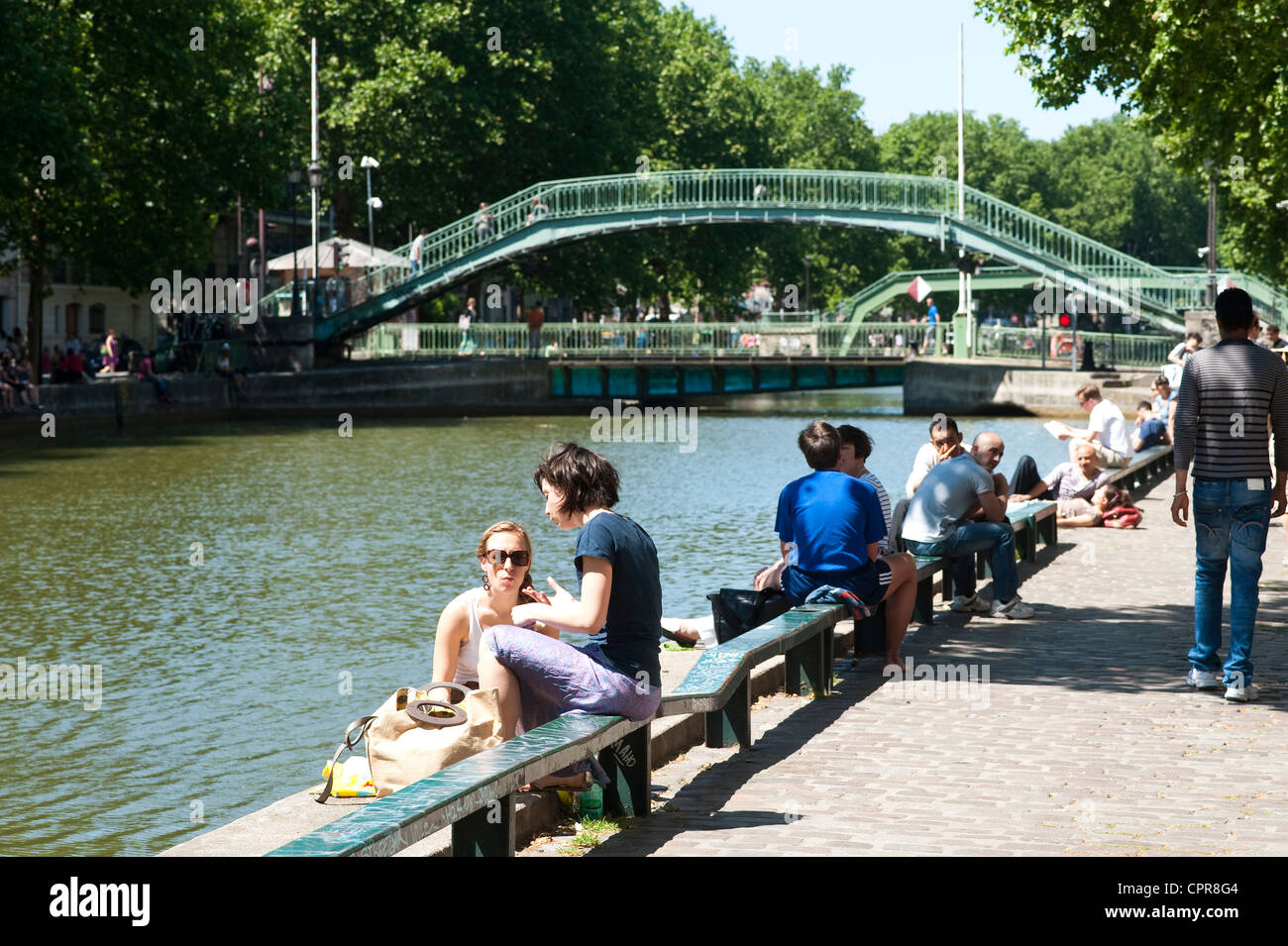 Paris, France - Canal Saint Martin, dans le 11ème arrondissement. Banque D'Images