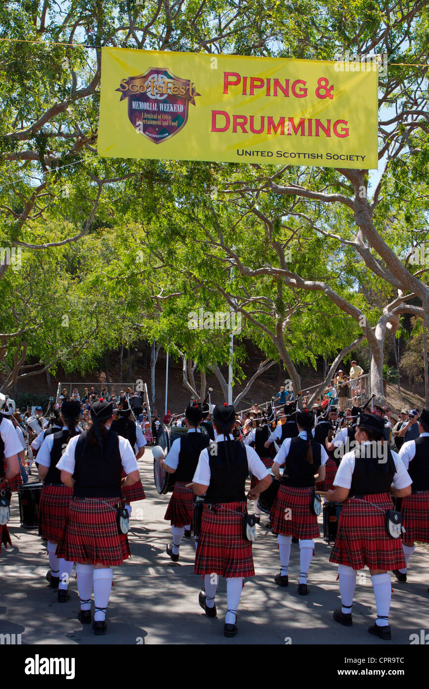Pipers marchant à l'American Scottish Festival Costa Mesa, California USA Banque D'Images