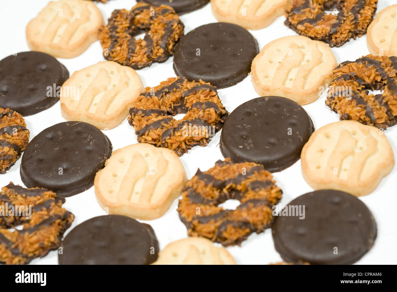 Les Menthes minces, trèfles et Samoas Girl Scout cookies. Banque D'Images