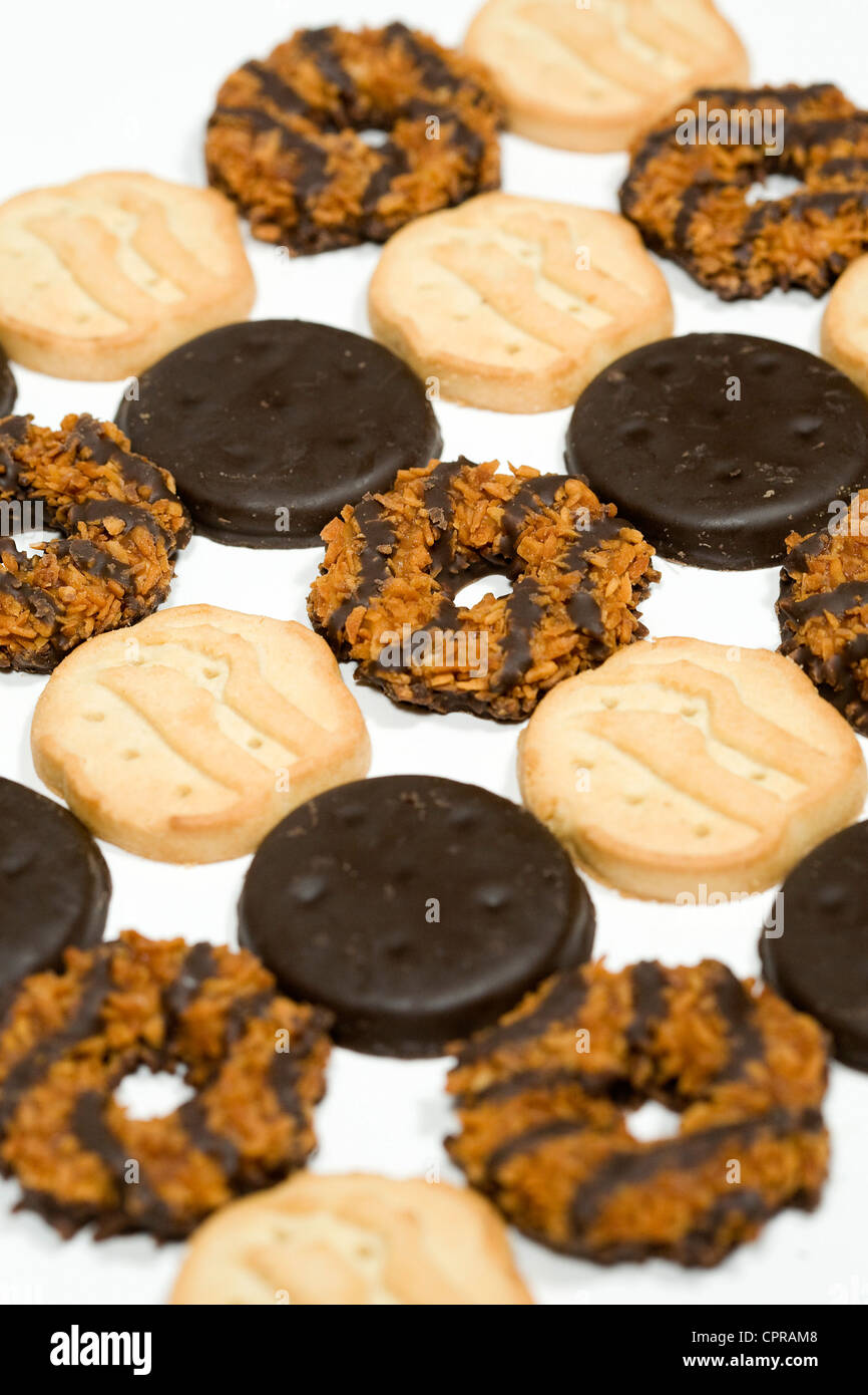 Les Menthes minces, trèfles et Samoas Girl Scout cookies. Banque D'Images