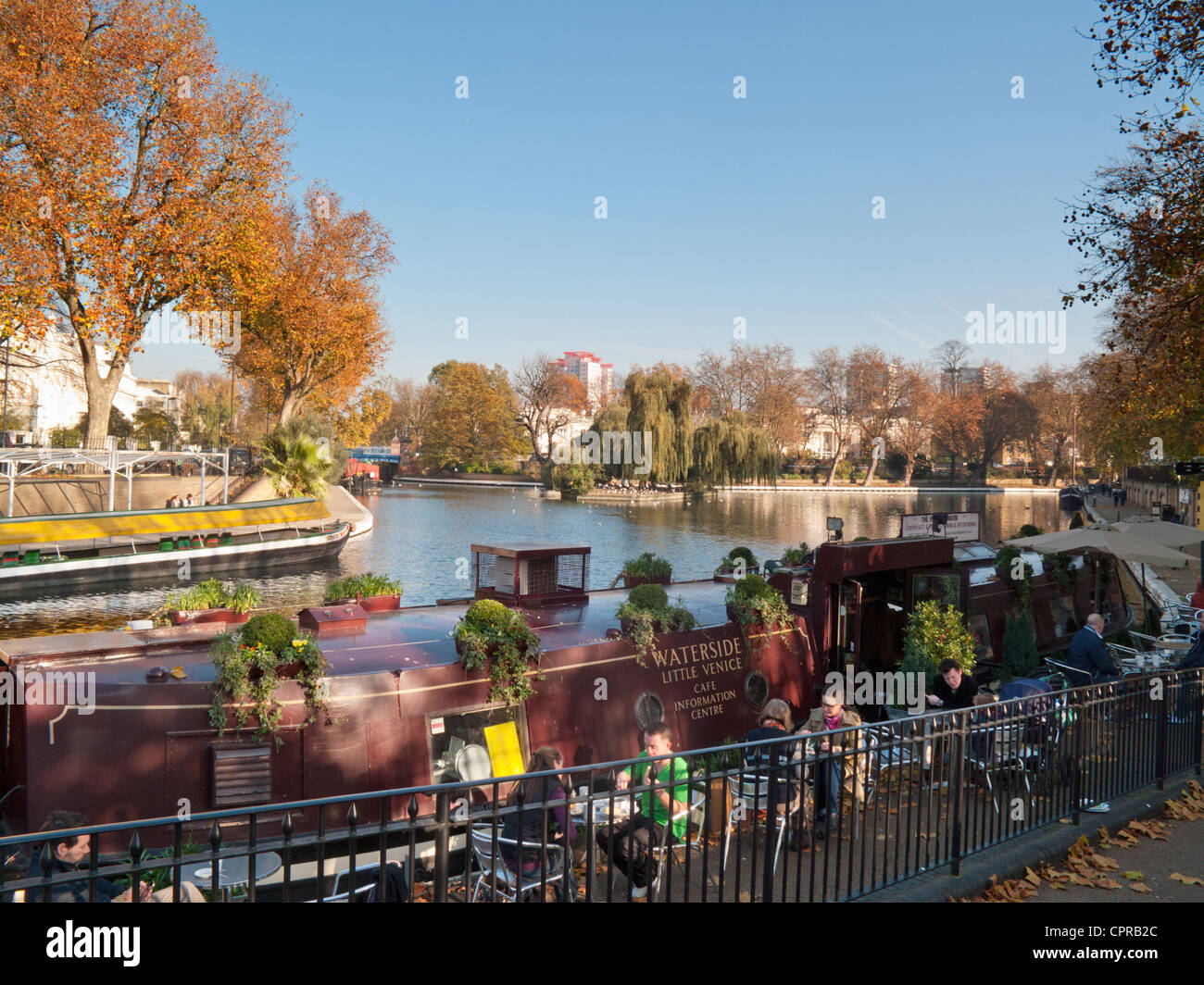 Le café au bord de la Petite Venise sur le Regent's Canal Banque D'Images