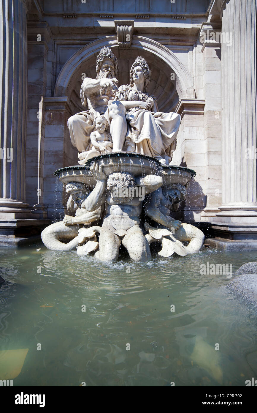 Danubius Brunnen Fontaine par Moritz von Löhr à Vienne - l'Danunbe Fontaine fait partie de l'édifice Albertina Banque D'Images