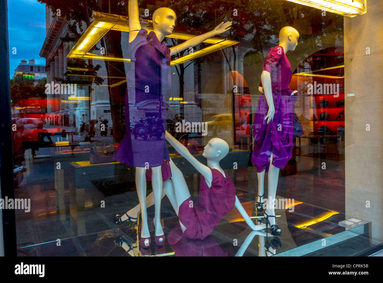 Marques de luxe vetements boutique paris vitrines Banque de